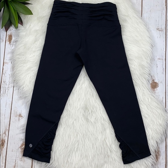 Lululemon Embrace Crop - Picture 6 of 8